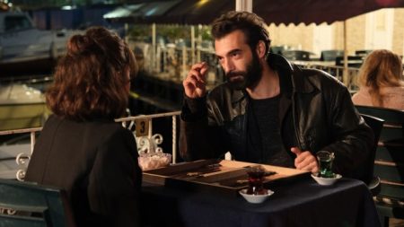 Kara 2. Bölümde operasyon sonrası Rauf adamlarıyla Kara'nın mahallesini bastı!