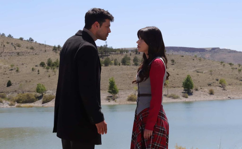 Kara Ağaç Destanı 12. Bölümde Gülnaz ve Ömer boşanma kararı aldı! Sultan