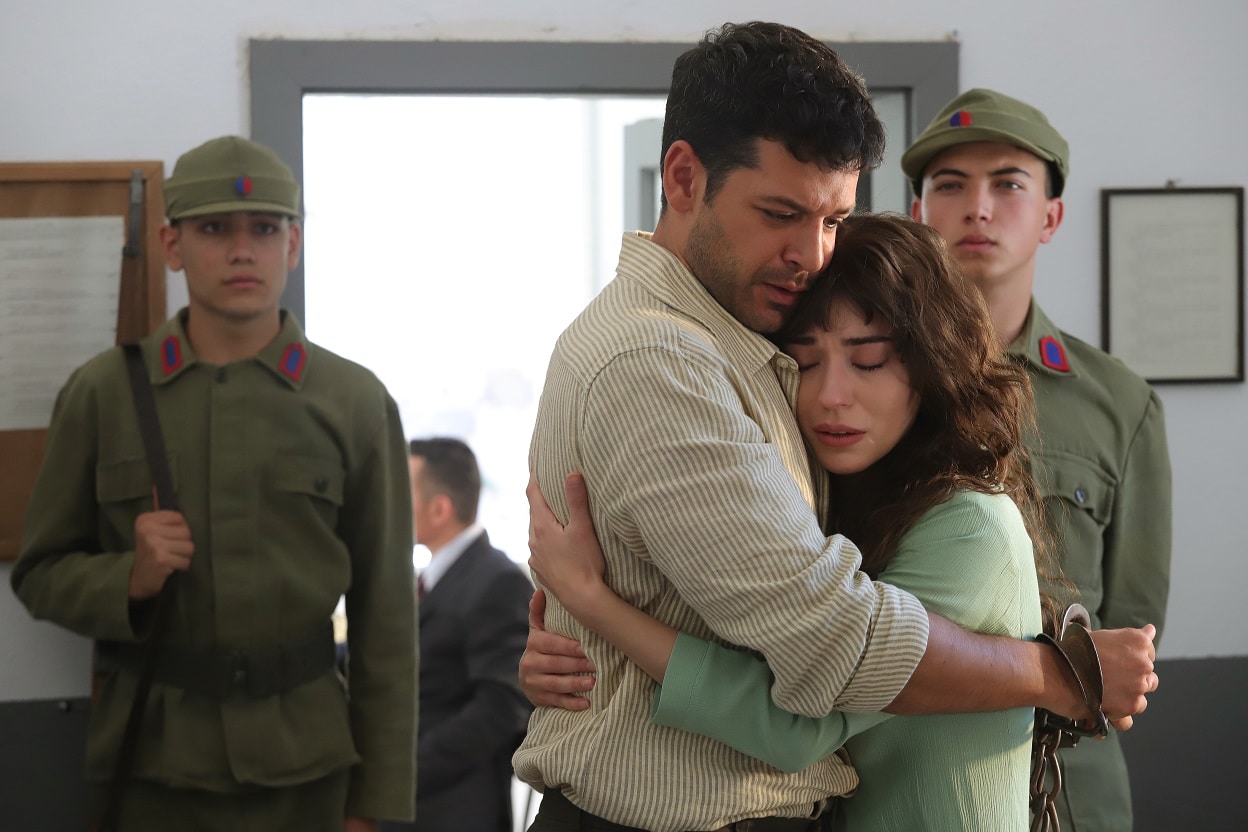 Kara Ağaç Destanı 18. Bölümde Gülnaz, abisine silah çekti! Hapishanede ...
