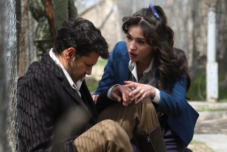 Kara Ağaç Destanı 8. Bölümde Gülnaz ve Ömer sözlendi! Merdo idam sonrası ölümden döndü!
