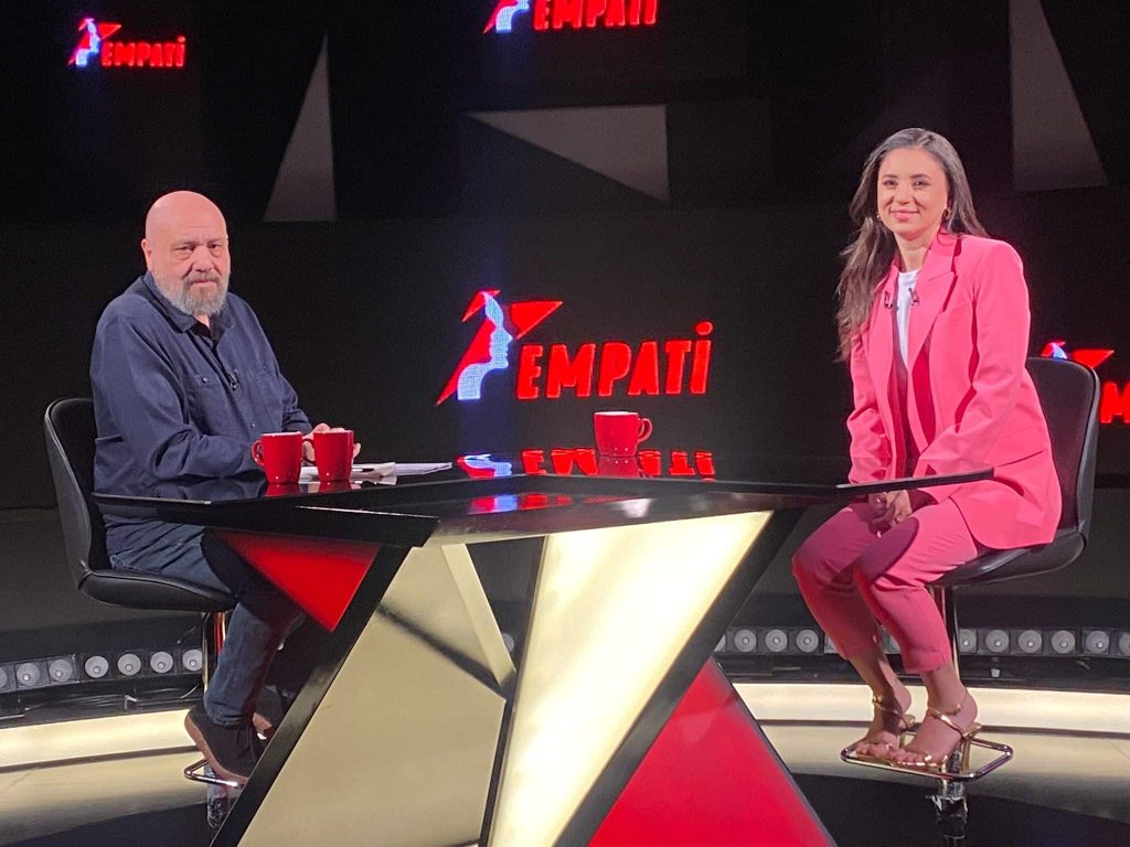Karsu: "Ailemden haber alana kadar deprem haberlerini izlemedim!"