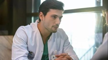 Kasaba Doktoru Ömer Kimdir? Kim Canlandırıyor?
