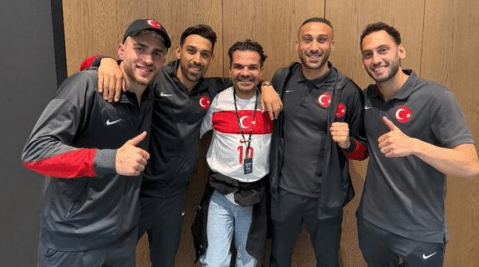 Kenan Doğulu da milli coşkuya katıldı Kenan Doğulu da milli coşkuya katıldı