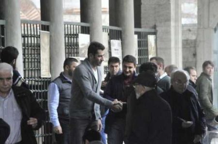 Kenan İmirzalıoğlu cami çıkışı görüntülendi