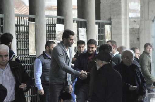 Kenan İmirzalıoğlu cami çıkışı görüntülendi