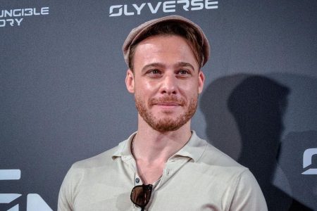 Kerem Bürsin birçok proje için Ay Yapım'la el sıkıştı!