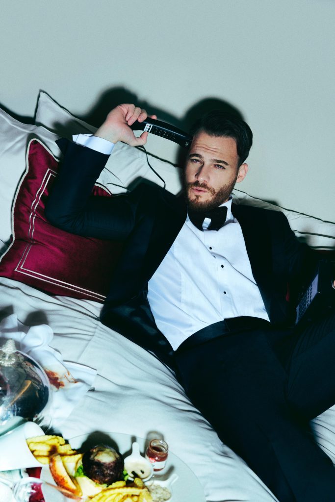 Kerem Bürsin'den 'It's okay' açıklaması!