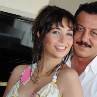 Kerpeten Ali karısına hayran