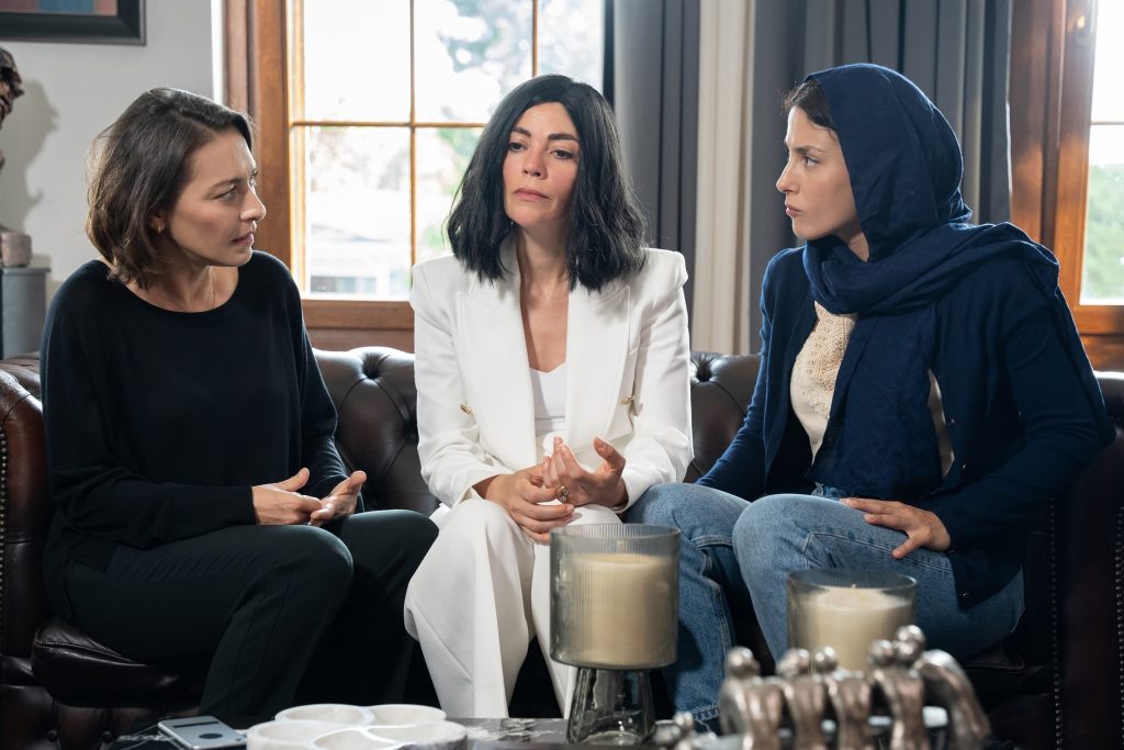 Kirli Sepeti sezon finalinde Hayriye'nin hamile olduğunu herkes öğrendi! Bacolar için yeni sezonda  tüm hikaye değişiyor!