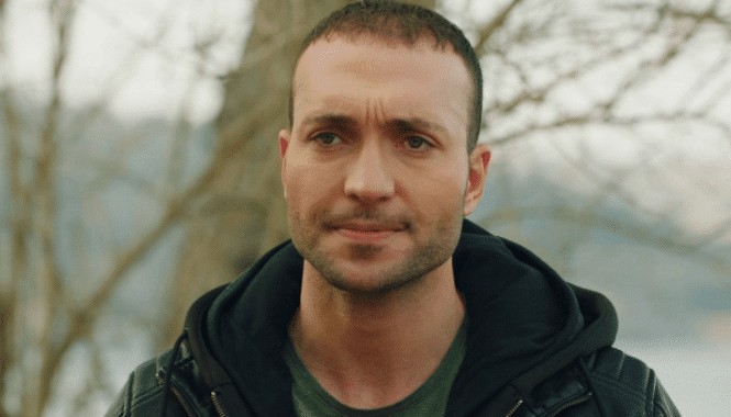 Kırmızı Kamyon dizisinin yayın tarihi belli oldu! Kırmızı Kamyon dizisinin yayın tarihi belli oldu!