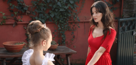 Kırmızı Oda'nın Nazlı'sı Pınar Deniz diziden ayrılıyor!