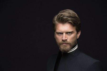 Kıvanç Tatlıtuğ yeni dizisi ile gelecek sezon ekranlarda olacak!
