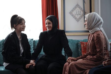 Kızıl Goncalar 13. Bölümde Cüneyd ve Zeynep