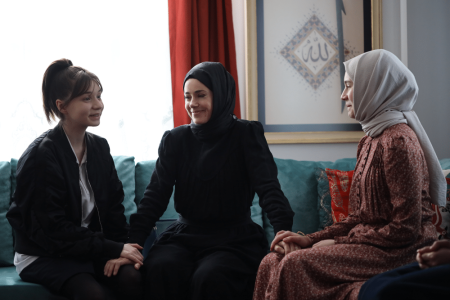 Kızıl Goncalar 13. Bölümde Cüneyd ve Zeynep