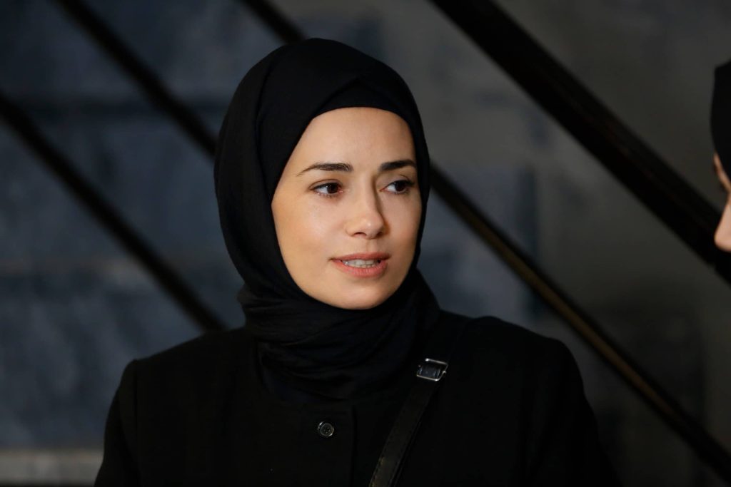 Kızıl Goncalar 5. Bölümde Hande dergaha gizlice girdi! Müyesser'e yakalanan Meryem'in cezası ne olacak?