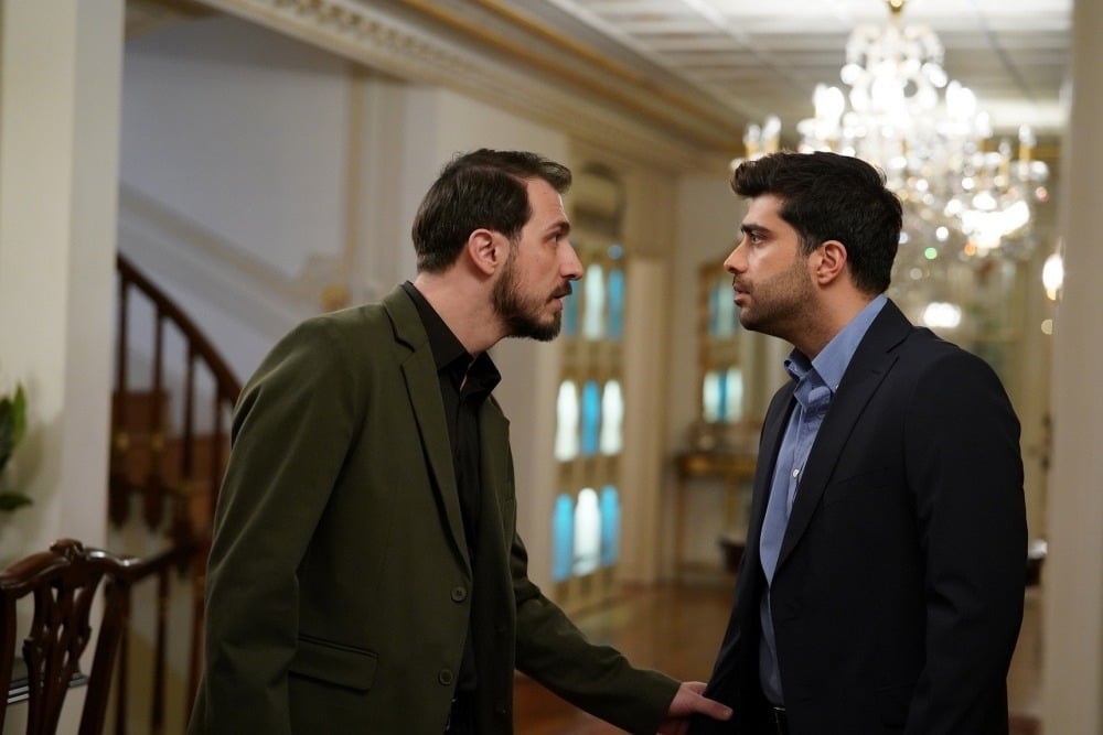 Kızılcık Şerbeti 40. Bölümde gerilim arttı! Ömer'in kapısını çalan kim?