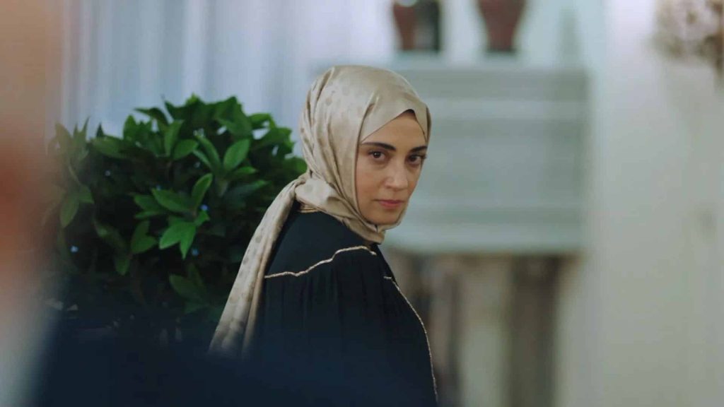 Kızılcık Şerbeti dizisinin Nursema’sı Ceren Karakoç kimdir?