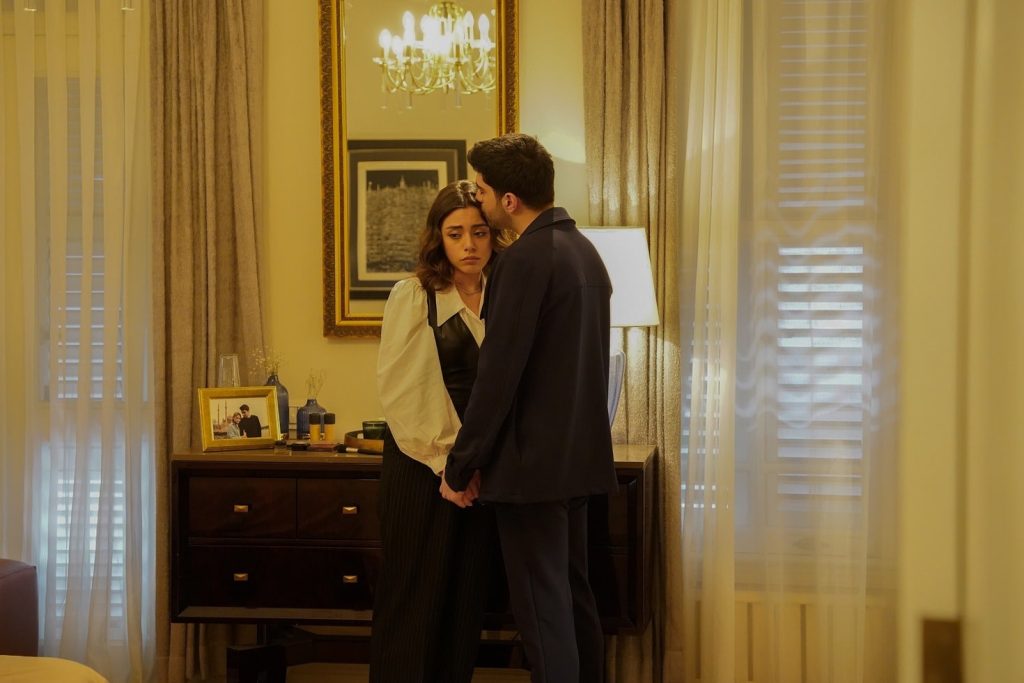 Kızılcık Şerbeti'nden büyük reyting atağı! Dizi Cuma gününün zirvesinde yer aldı!