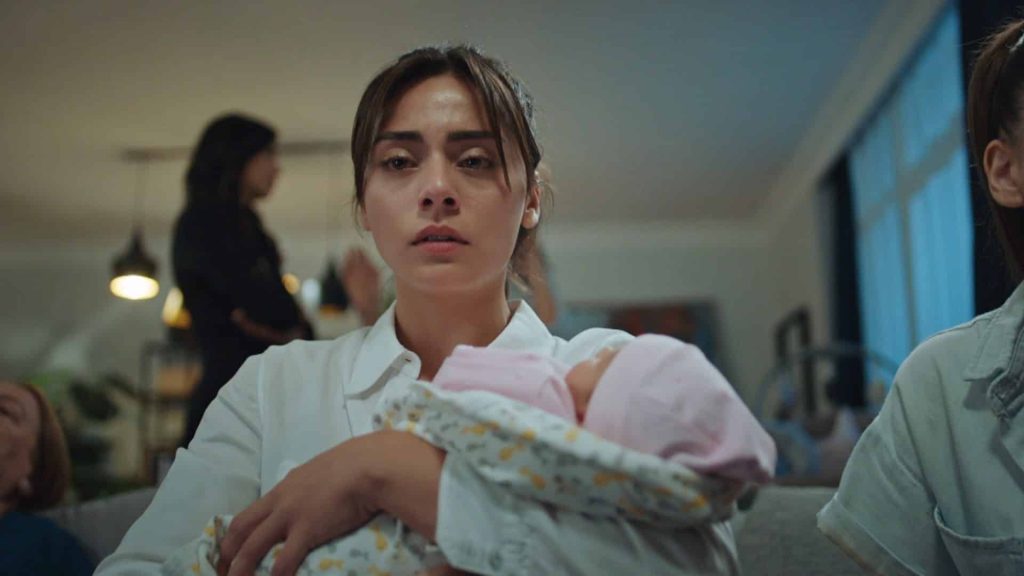 Kızılcık Şerbeti'nin 32. bölümünden şok detaylar! Fatih bebeği alıyor mu?