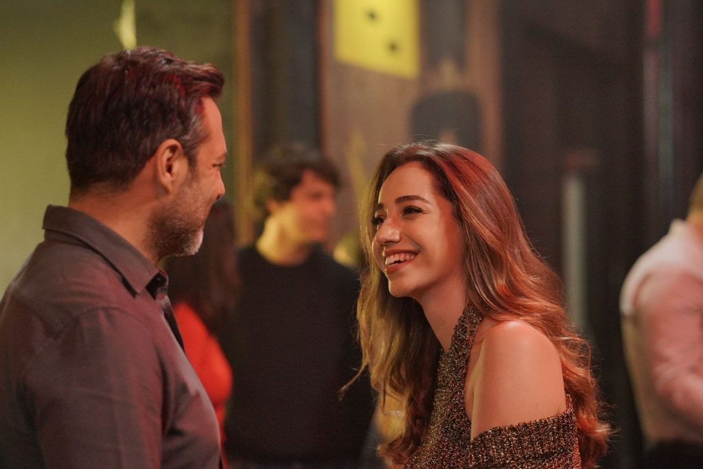 “Kızılcık Şerbeti”nin kadrosuna güzel oyuncu Özge Özacar dahil oldu!