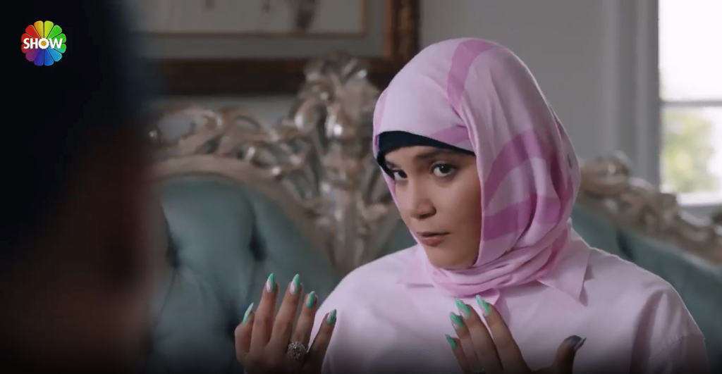 Kızılcık Şerbeti'nin Nilay'ı tırnaklarıyla kahkahaya boğdu!