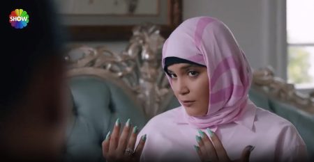 Kızılcık Şerbeti'nin Nilay'ı tırnaklarıyla kahkahaya boğdu!