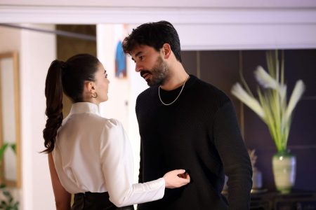 Kraliçe dizisinin 1. bölümüyle izleyicisini ekrana kilitledi! 2. bölümde neler olacak?