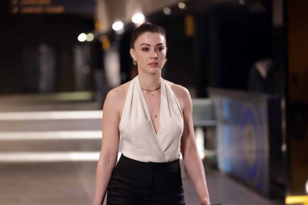 Kraliçe'nin Deniz'i kimdir? Burcu Özberk kimdir? Güzel oyuncu karakterini anlattı!
