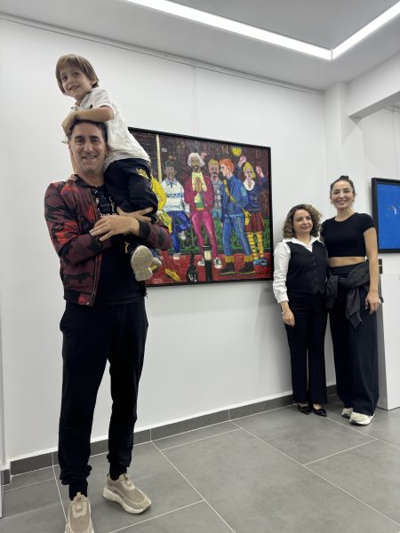 Küçük ressam Asil babası ile sergi gezdi! Baba- oğul keyifli anlar yaşadı...