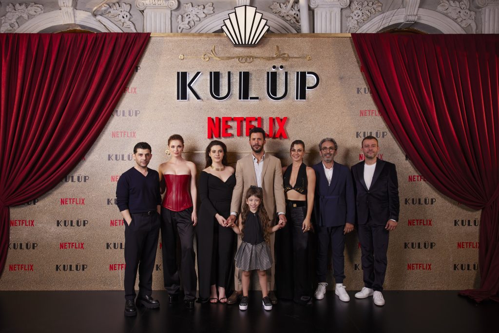 Kulüp’ün yeni sezonu dizi ekibinin katıldığı bir yemekle kutlandı!
