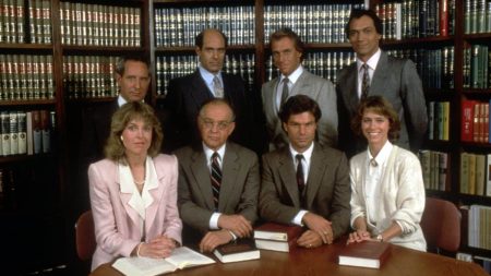L.A. Law dizisinin yeniden çevrimi biraz gecikecek!