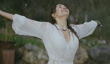 Lavanta Konağı dizisinin yeni adı "Yüz Yıllık Mucize" oldu! Diziden bomba tanıtım yayınlandı!