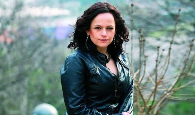 Leke Serpil (Selen Uçer) kimdir?