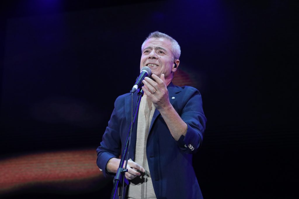 Levent Yüksel sesiyle büyüledi!