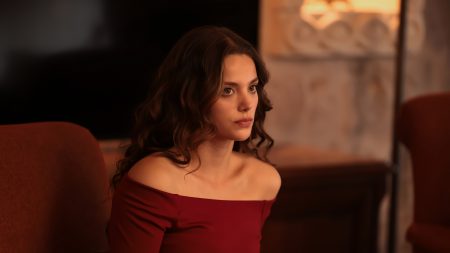 Leyla Tanlar ve Esra Dermancıoğlu Siyah Kalp'teki anne-kız performanslarıyla seyirciyi etkilemeye geliyor!