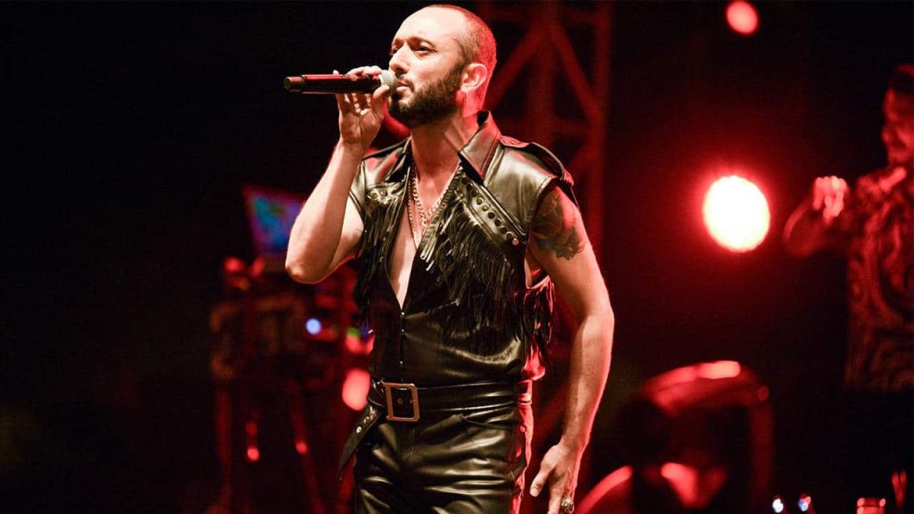 Mabel Matiz ödülünü satıyor!
