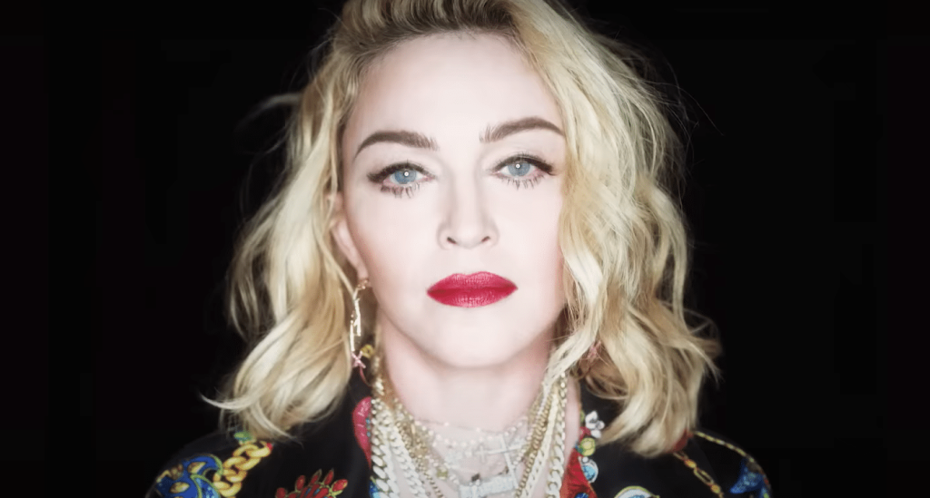 Madonna'nın düştüğü anlar olay oldu