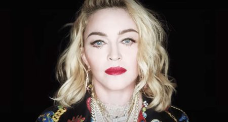 Madonna'nın düştüğü anlar olay oldu