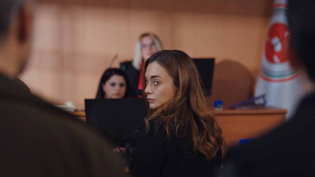 Maviye Sürgün 9. Bölüm fragmanı yayında! Defne ve Ozan mahkemeye çıkıyor!