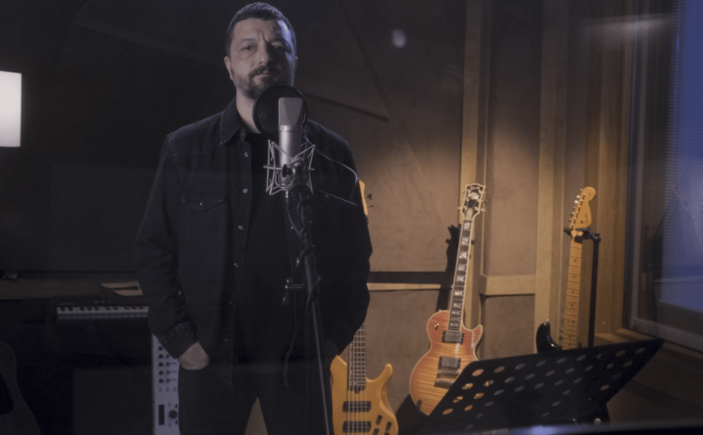 Mehmet Erdem 'Mucize Aynalar' için stüdyoya girdi