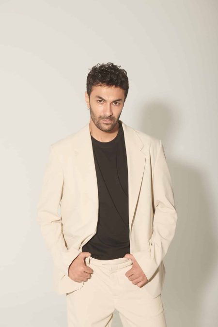 Mehmet Korhan Fırat dikkatleri üzerine topluyor