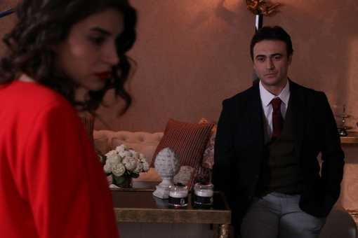 Melek iki hayatı birden yaşayabilecek mi?