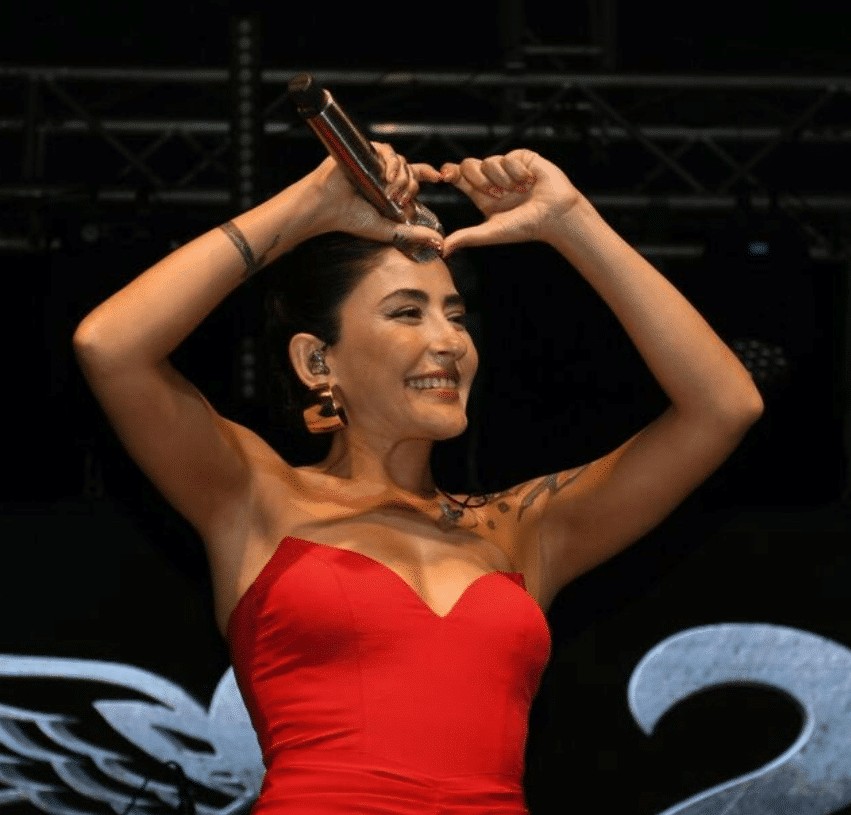 Melek Mosso: “Etli butlu olmayı severim” Melek Mosso: "Etli butlu olmayı severim"