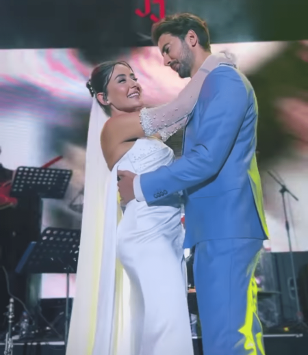 Melek Mosso'dan düğün yerine destek konseri!