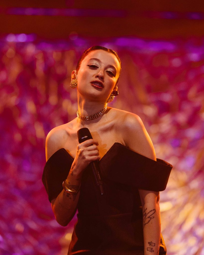 Melike Şahin'den yeni albüm müjdesi!