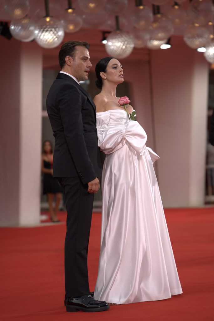 Melis Sezen ve Salih Bademci ile Venedik Film Festivali’ni salladı