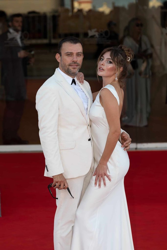 Melis Sezen ve Salih Bademci kırmızı halıda!