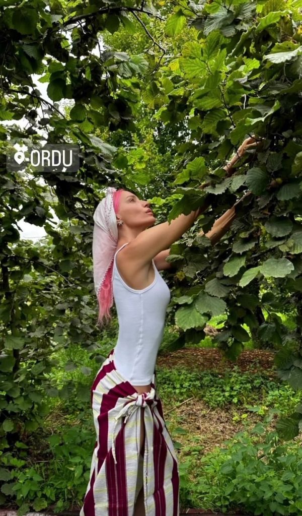 Memleketinde fındık toplarken görüntülenen Gülşen gündem oldu!