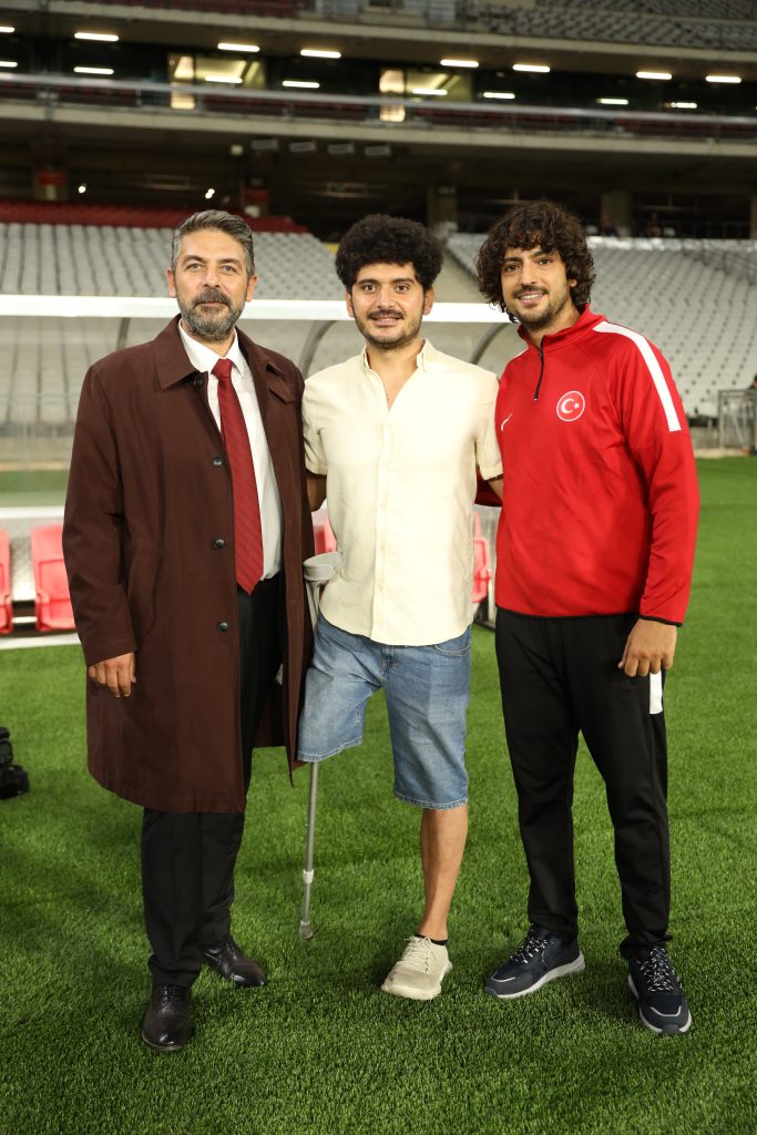 Merakla beklenen "Hayatla Barış" filminin dev oyuncu kadrosu ile çekimleri başladı!