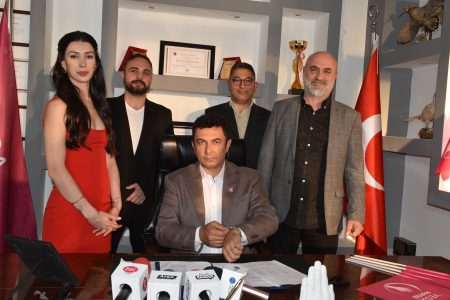 Merakla beklenen Veda Partisi filminin afişi yayınlandı!